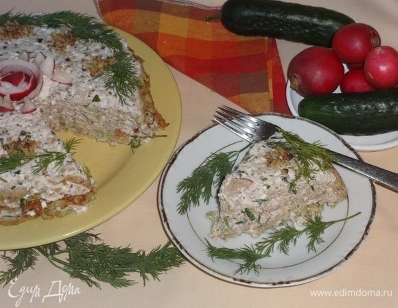 Разрезать торт на порции, разложить по тарелкам. И всем приятного аппетита!