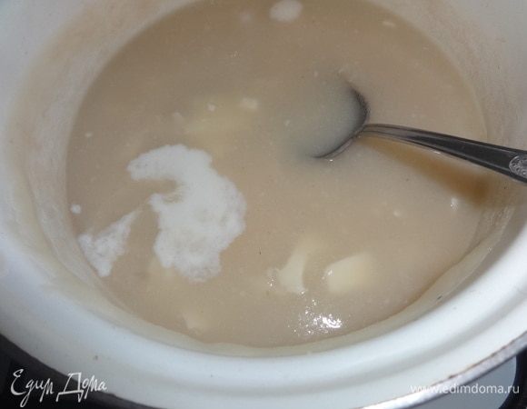 Влить с суп сливки, помешать.