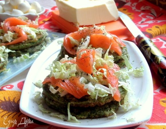 Припорошить укропом и перцем.