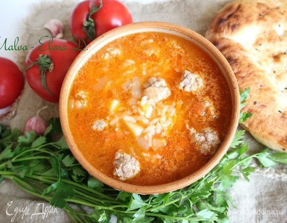 Дать маставе время постоять под закрытой крышкой минут 10. Подавать с лепешками, здесь один из видов традиционной узбекской лепешки с толстыми краями (гижда нон). Центральную часть лепешек часто украшают точечным рисунком. К столу подать так же зелень и свежие овощи.