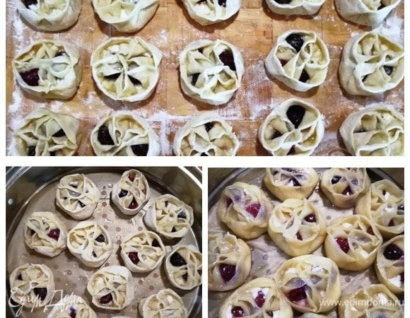 Когда все «цветочки» готовы, выкладываем их в мантоварку или пароварку. Готовим 10 минут. Как видите, вареники не потеряли форму и не порвались.