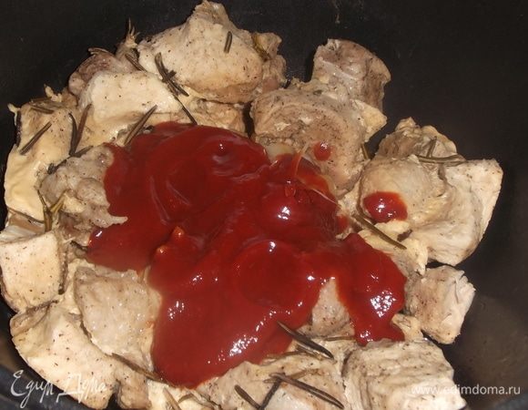 Добавить в мясо. Перемешать.