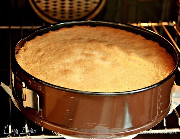 Выпекать при температуре 180°C до готовности (30–35 минут, ориентируйтесь по своей духовке).