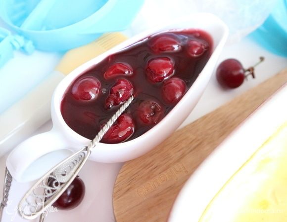 Соус налить в соусник.