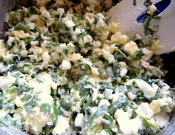 Перемешать с чесночной солью, перцем лимонным.