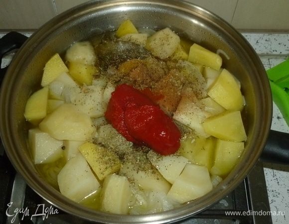 Добавить остальные ингредиенты, тушить 15 минут.