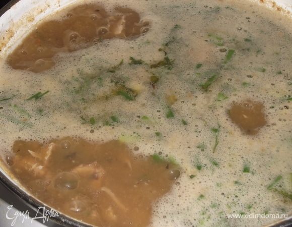 Выложить их в кастрюлю. Проварить суп 10 минут. Добавить зеленый лук и укроп. Кипятить еще 5 минут. Приятного аппетита!