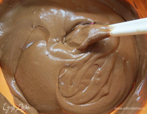 В итоге должна получиться гладкая шоколадная воздушная масса.