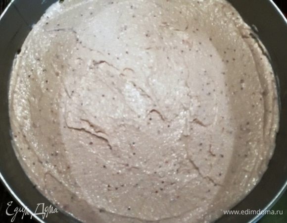 Выкладываем творожную начинку.