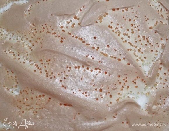 Через час-полтора увидим вот такие жемчужинки на всей поверхности пирога.