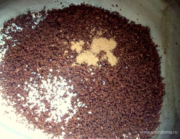 Варю кофе для себя, как обычно, с добавлением ванили и корицы. Внимание! Если не любите корицу, не добавляйте.