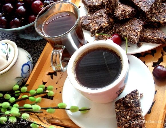 Подаем также с чем-нибудь вкусненьким.