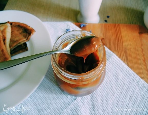 Переливаем карамель в баночку и храним в холодильнике. Приятного аппетита!