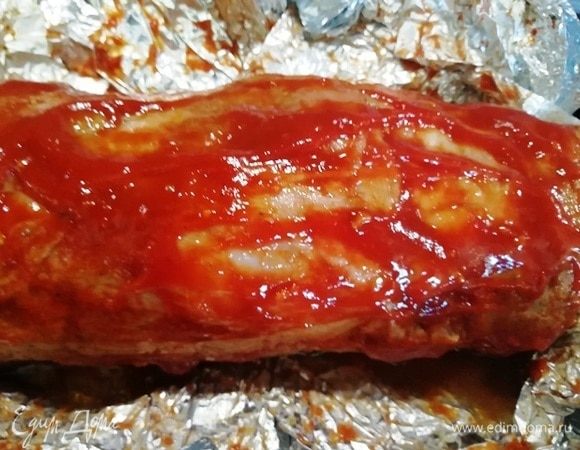 По прошествии 1,5 часов раскрываем фольгу, чтобы верх рулета зарумянился.