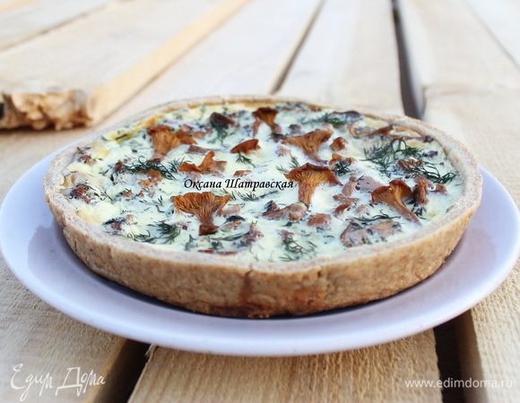 Подавать киш теплым. Хотя он хорош и в холодном виде.