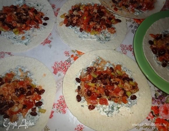 Таким образом заполнить все тортильи.