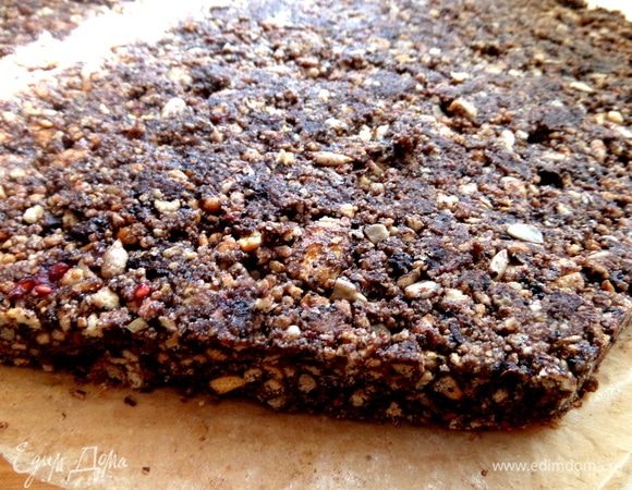 Толщина снеков примерно 2 см, если делать меньше, то может не удержать форму.