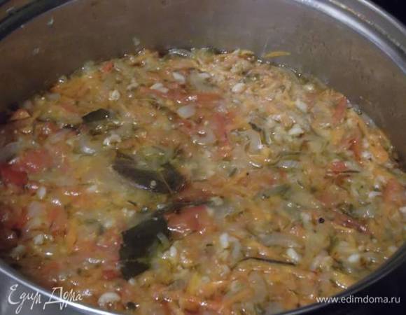 По окончании времени добавляем 1 ч. л. уксусной эссенции. Перемешиваем.