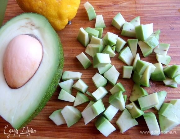 Авокадо очистить и измельчить в конце, т.к. потемнеет.