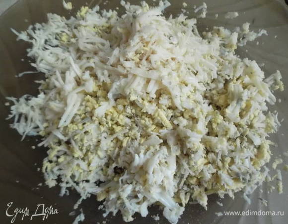 Отварные яйца натереть на терке. Уложить на кусочки хлеба, обмазанные майонезом (3 яйца хватает на 6 бутербродов). Приятного аппетита!