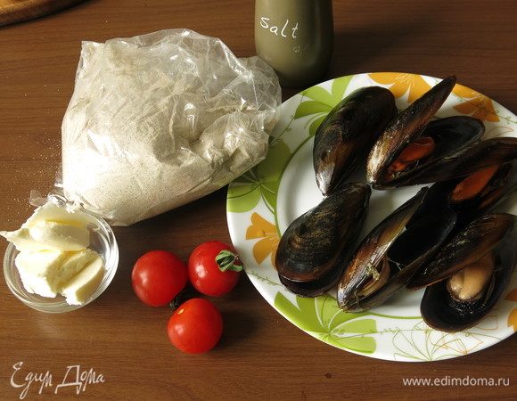 Подготовим продукты: мидии, черри, масло сливочное и шрот (у меня амарантовый).
