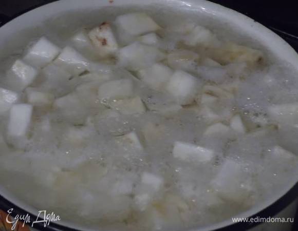 Как закипит, кипятим 2–3 минуты.