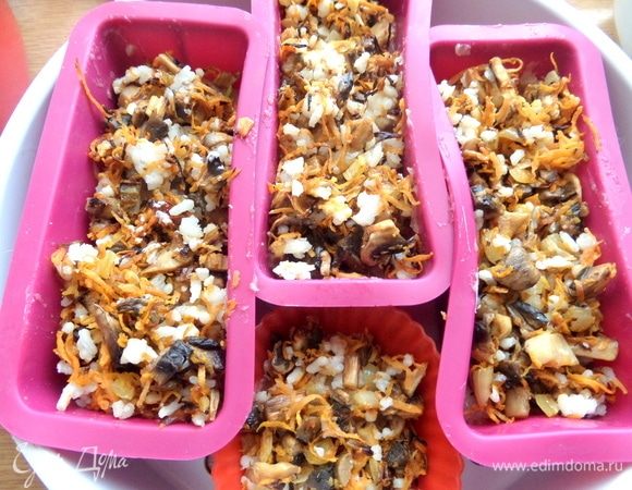 Сверху на фарш прослойка.