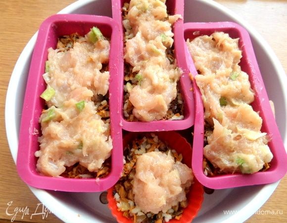 Закрыть фаршем остальным прослойку.