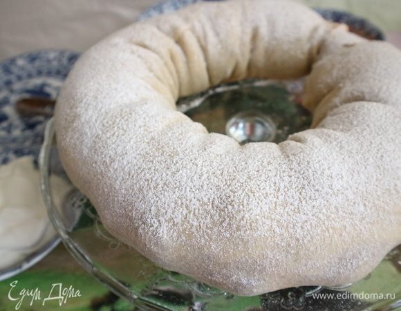 Отправить в предварительно разогретую до 180°C духовку на 40 минут. Дать минут 5 постоять в выключенной духовке, вынуть.