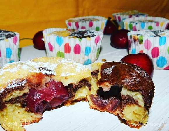 Готовые маффины по желанию можно посыпать сахарной пудрой и подавать к чаю. Приятного чаепития!