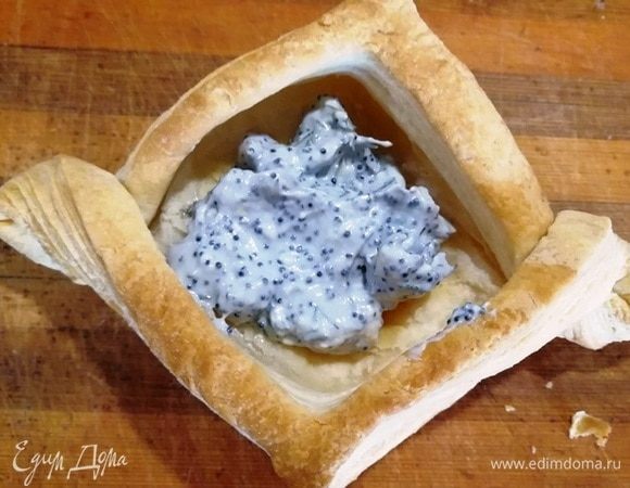 Выкладываем масляную начинку.