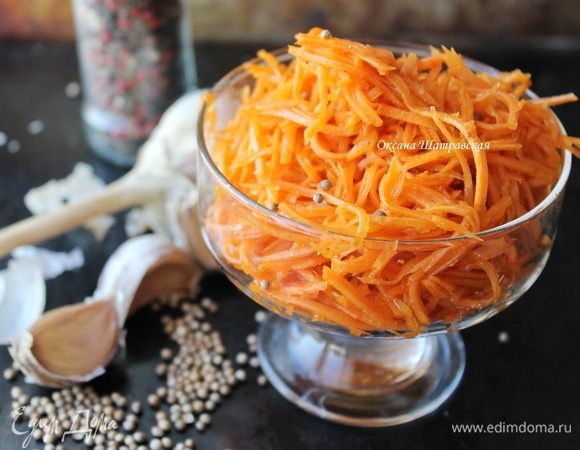 Добавить морковь по-корейски, все перемешать.