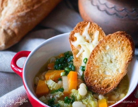 Подавать суп с кусочками хлеба и нарезанным зеленым луком. Приятного аппетита!