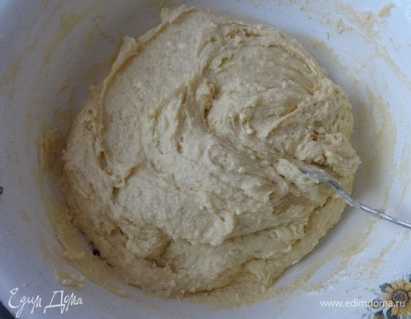 Замесить тесто.