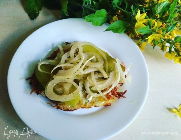 Следом наш маринованный лук.