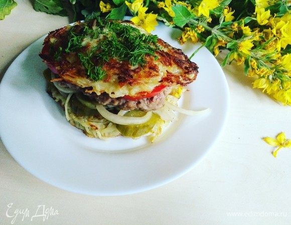 Украшаем зеленью и подаем к столу. Из указанных ингредиентов получается 5 больших и сытных бургеров. Приятного аппетита. Всем мира и добра!