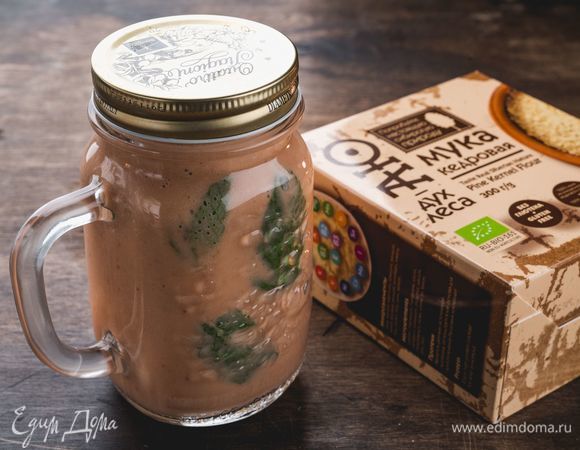 Разлейте смузи по бокалам, украсьте листиками свежей мяты и угощайтесь!<br />