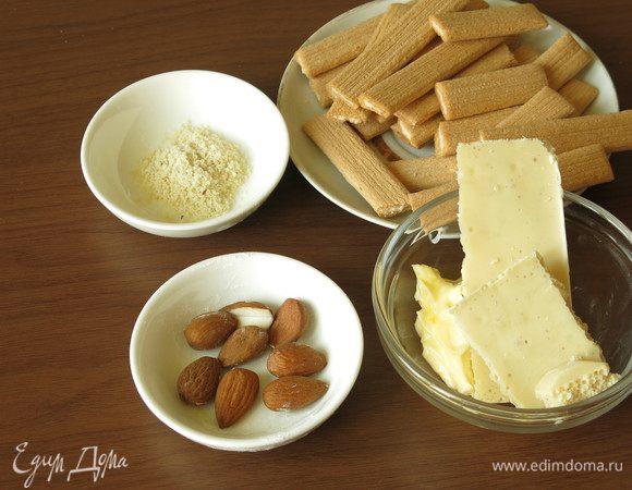 Готовим миндальный хрустящий слой.