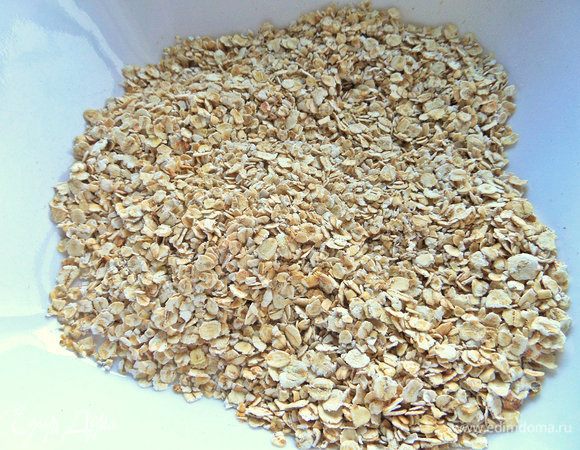 Используем хлопья с отрубями или отруби дополнительно, горсть добавить. Как вариант, используем овсяную муку.