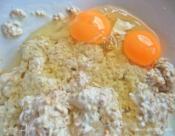 Добавить яйца.