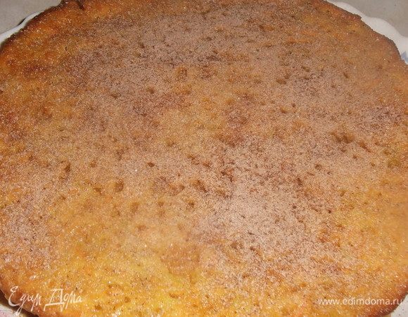 Посыпать сахарной пудрой. У меня пудра, смешанная с молотым кардамоном, гвоздикой и имбирем.