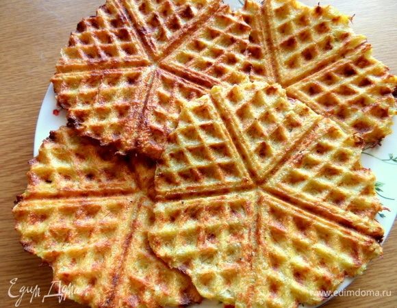 Если получится, складываем стопочкой готовые драники.