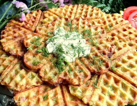 Подать можно вместо хлеба к супу или просто со сметаной тепленькими.