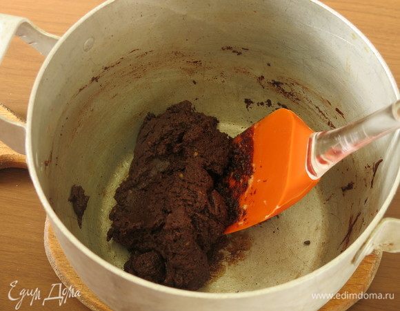 Перемешиваем, можно взбить чуть венчиком, и ставим охлаждаться.