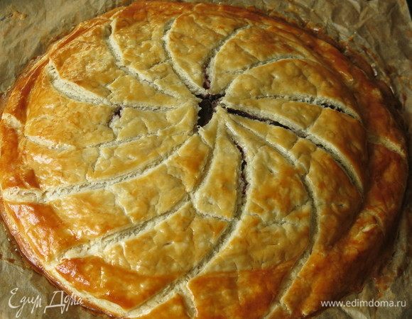 Выпекаем при 170°C 35 минут. Мне пришлось увеличить время по сравнению с исходным рецептом до 40 минут.