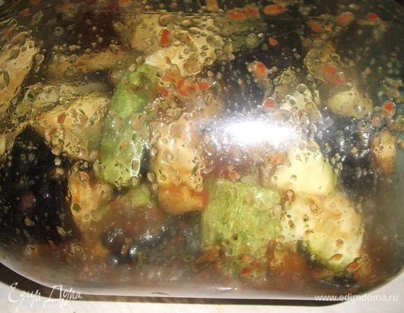 Банку закрыть крышкой. Хорошо перемешать все содержимое.