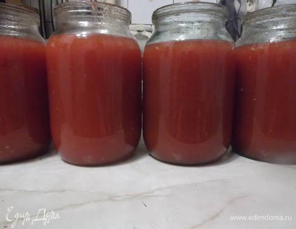 Если вы храните заготовки в квартире, то разлейте сок по банкам.