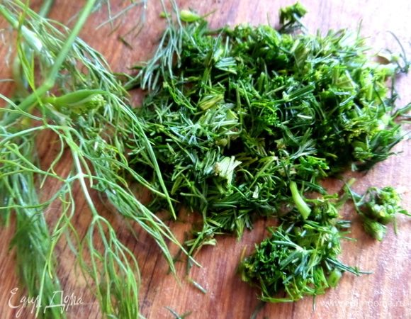Укроп измельчить тоже.