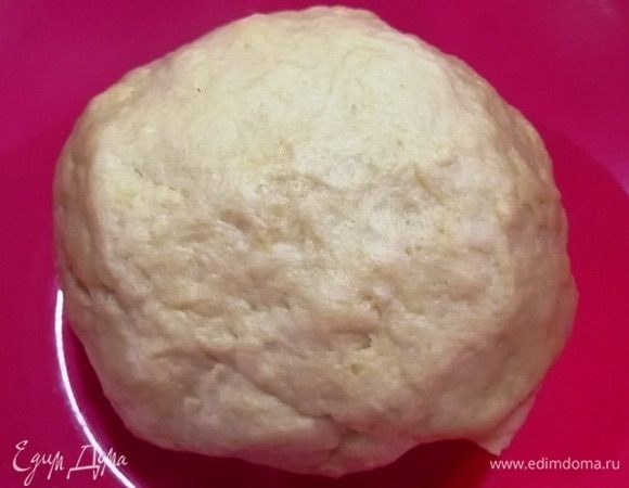 Замешиваем тесто. Оно получается очень мягкое и совсем не липнет к рукам.