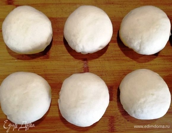 Каждый сегмент подкатаем в шар.